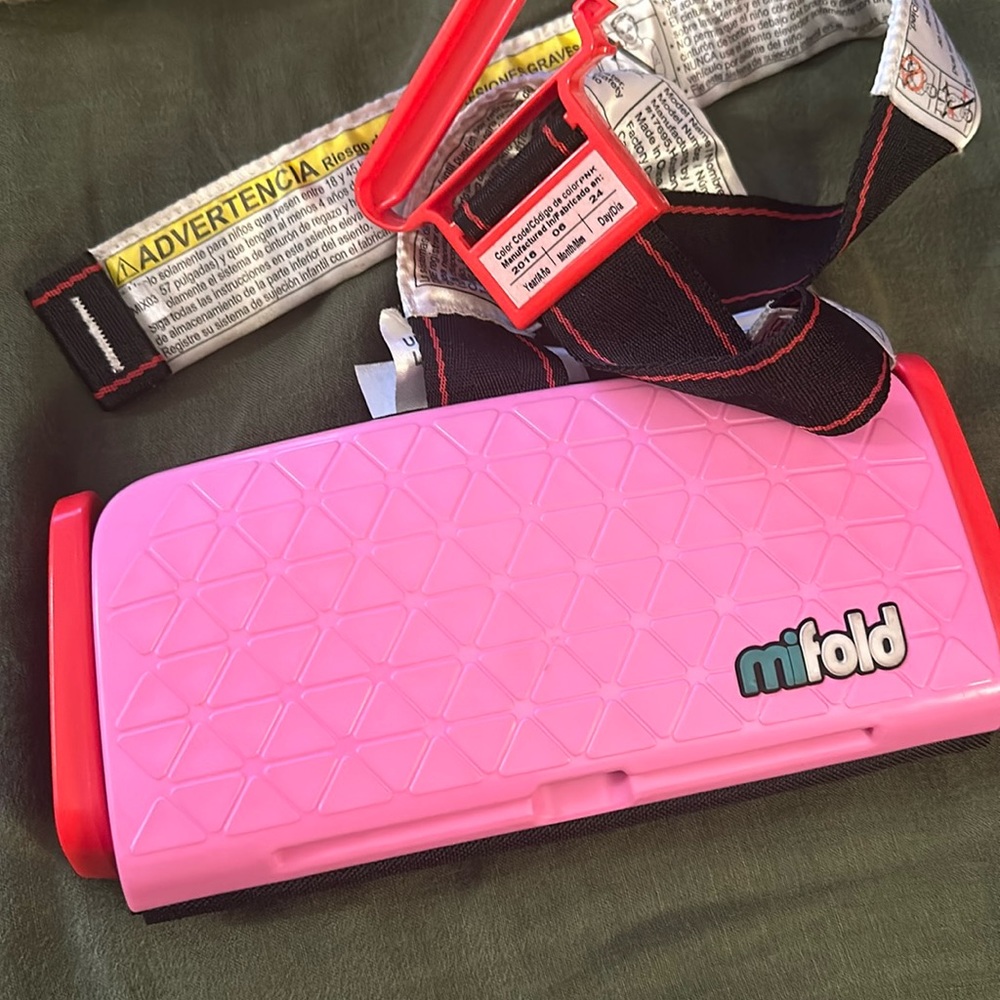 Mifold travel booster seat with bag